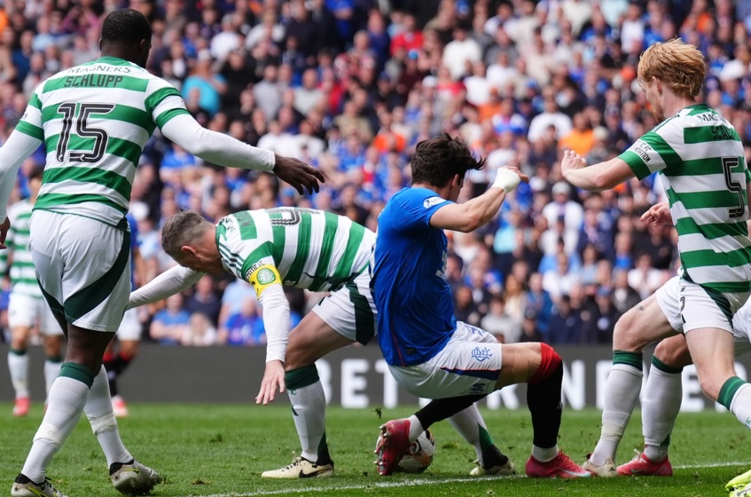 Ce a putut spune căpitanul lui Celtic după duelul cu Ianis Hagi în urma căruia românul s-a „rupt