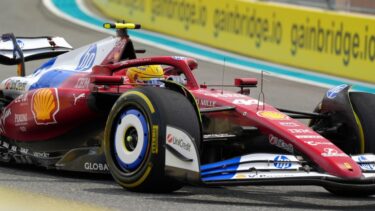 Reacţia lui Lewis Hamilton după ce i-a criticat în timpul cursei pe mecanicii de la Ferrari: „Vom avea discuţii”
