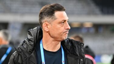 Mirel Rădoi a răbufnit la conferinţă, după ce a plâns la flash. „Avem jucători care vor, dar atât pot. Să mă înjure cei din clu